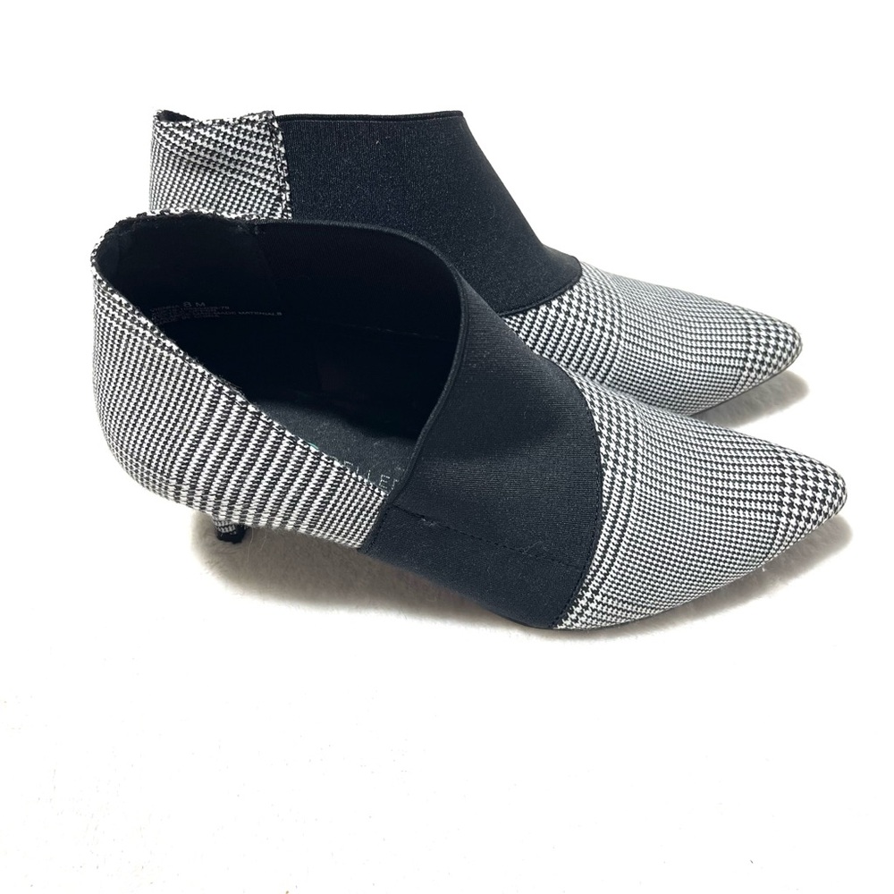 Andrew Geller Heels Vienna Houndstooth Closed & Pointy Toe Black & White Size 8M